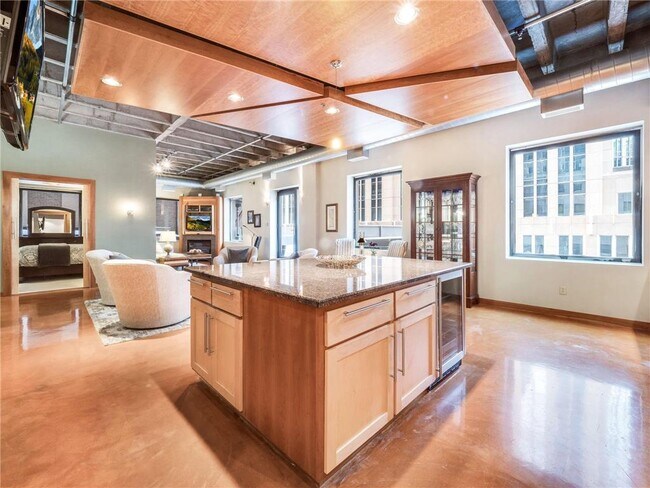 Building Photo - 601 S Marquette Ave