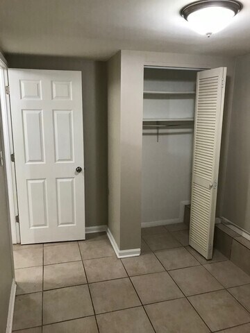 Building Photo - 4165 N Elston Ave