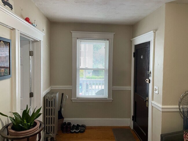 Building Photo - 67 Whitten St