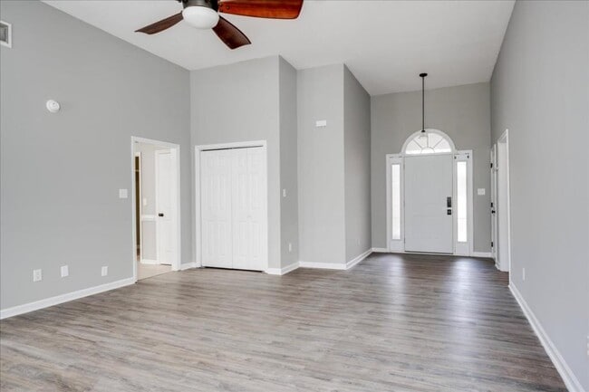 Building Photo - 4642 La Ct