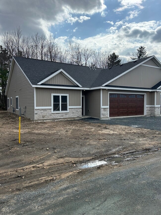 Foto del edificio - 1112 Reserve St N