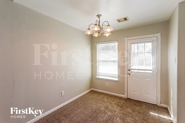 Foto del edificio - 7006 Dawn Bloom Ln