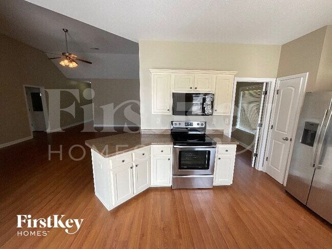 Foto del edificio - 1628 Needle Oak Dr