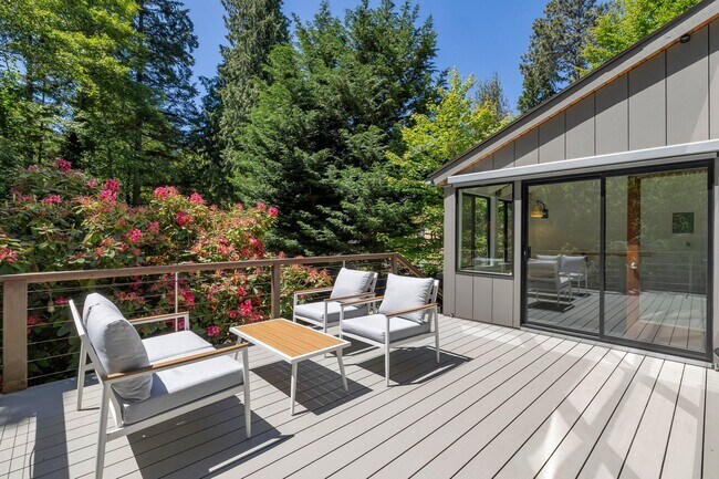 Foto del edificio - Great modern home located on Mercer Island