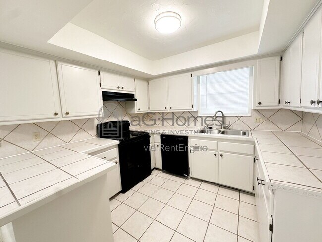 Foto del edificio - 909 Cherrywood Ln