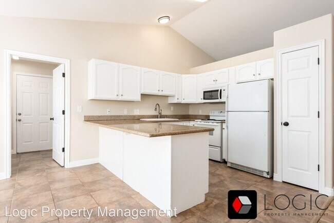 Foto del edificio - 6 br, 3 bath House - 4865 Mountain Park Ci...