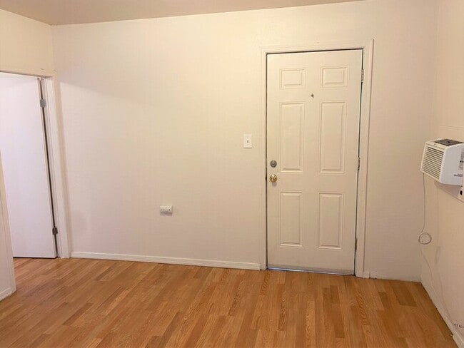 Building Photo - Standalone One Bed Downtown Phoenix Unit!