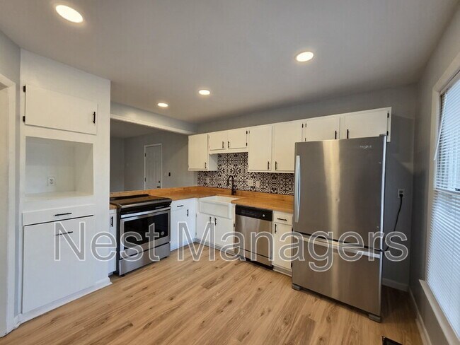 Building Photo - 6333 Cicada St