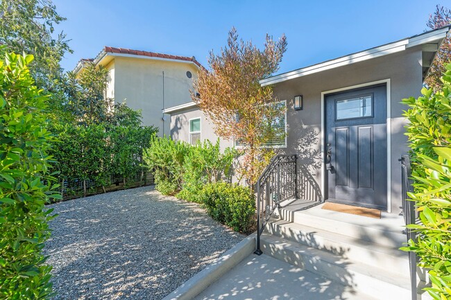 Foto del edificio - Cozy Home in Culver City!