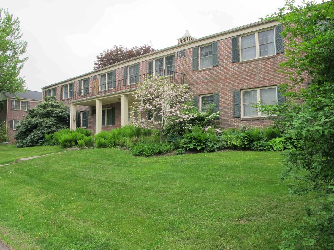 Primary Photo - 605 Maple St