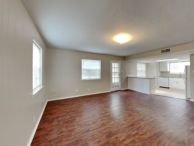 Foto del edificio - 329 Deer Creek Rd