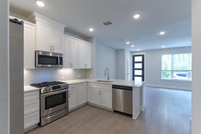 Foto del edificio - 817 Crystal Oak Ln