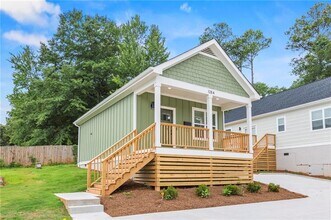 Building Photo - 128 Hilltop Dr SW
