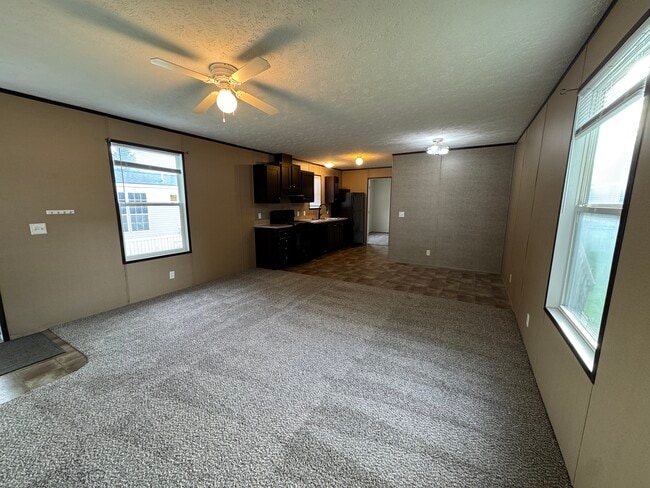 Building Photo - 48580 Pineview Dr
