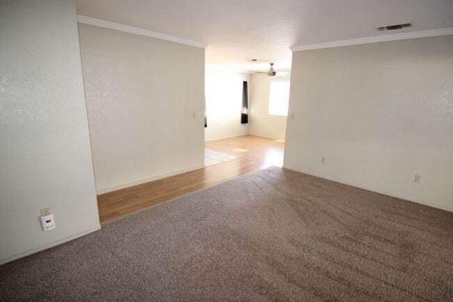 Building Photo - 3 Bedroom, 2 Bath, 2 car garage