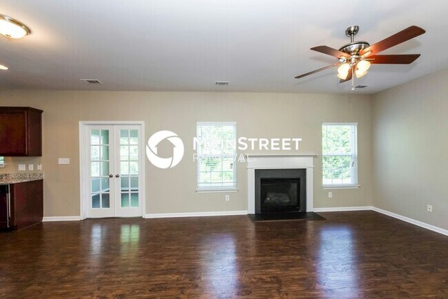 Building Photo - 5 Bedroom Pet-Friendly Home in Charlotte, NC with Main Street Renewal