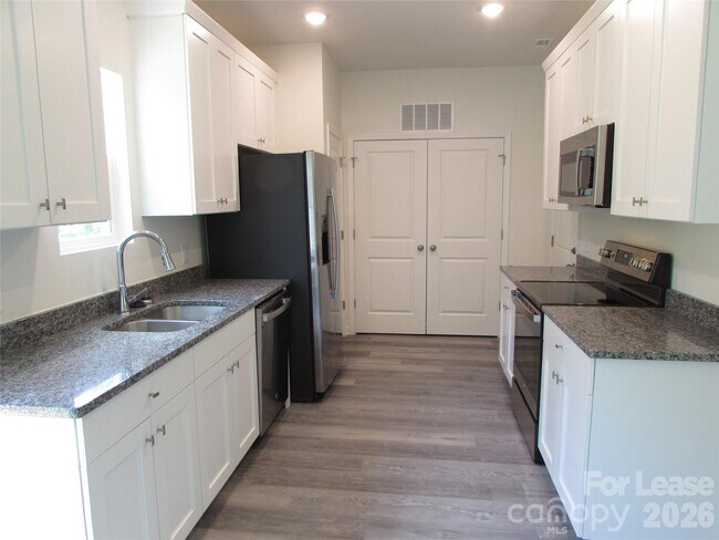Building Photo - 133 Slate Dr