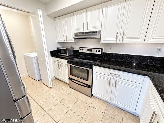 Building Photo - 8275 Ibis Club Dr
