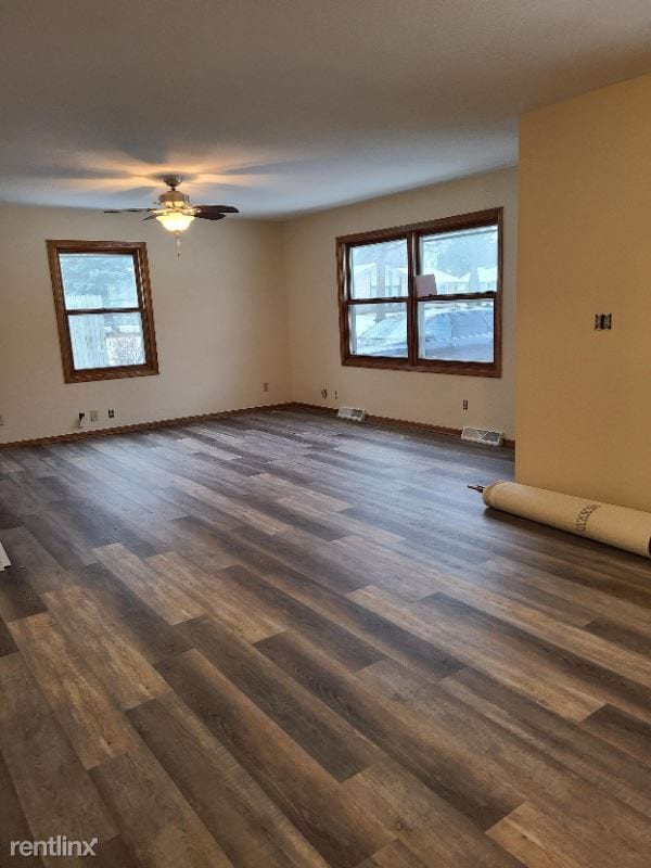 Building Photo - 3 br, 1.5 bath Townhome - 215 S. Water St.
