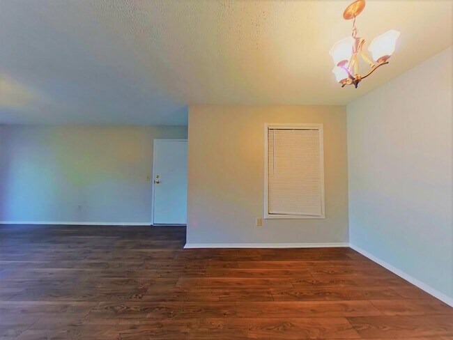 Foto del edificio - 1700 N. Hamilton St #H