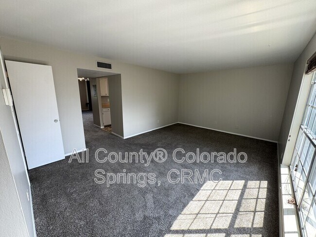 Foto del edificio - 2902 Airport Rd