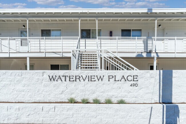 Entrada - Waterview Place