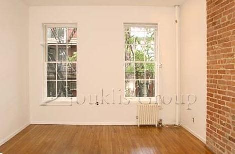 Building Photo - 400 E 72nd St