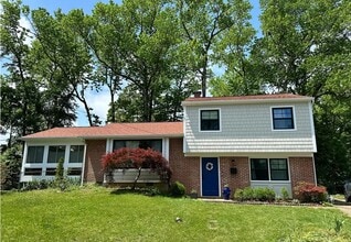 Building Photo - 1211 Van Buren Cir