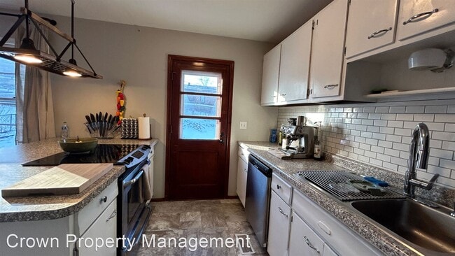 Building Photo - 3 br, 1.5 bath House - 6405 Parkview Lane