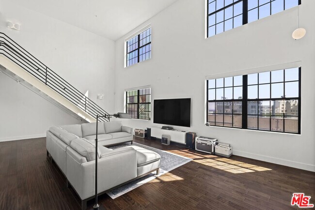 Foto del edificio - 746 S Los Angeles St