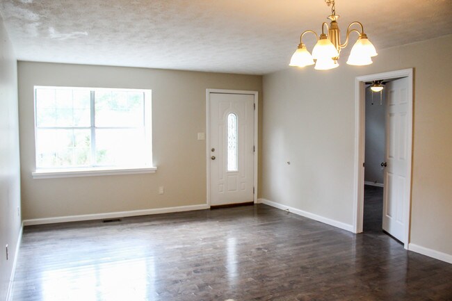 Building Photo - 6930 Ellesmere Dr NW