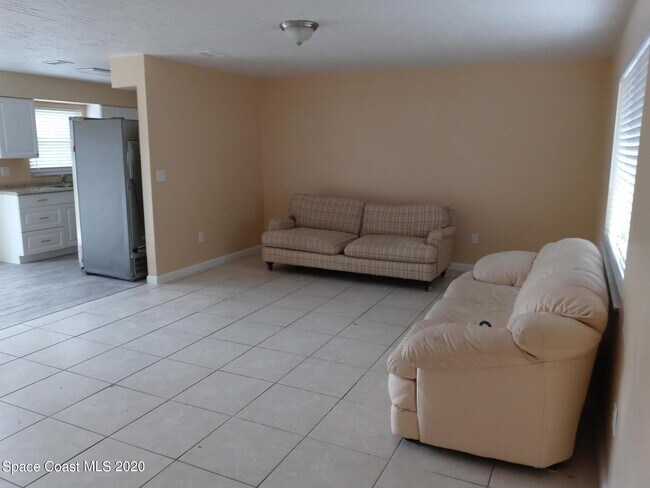 Building Photo - 2449 Mercury Dr