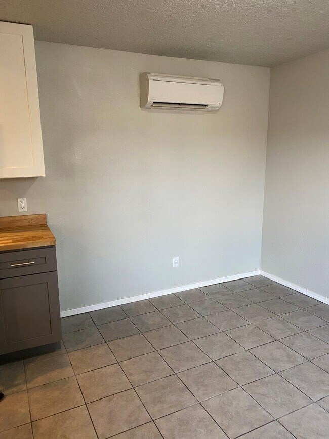 Espacio habitable con sistema mini-split - 201 Vermont St NE