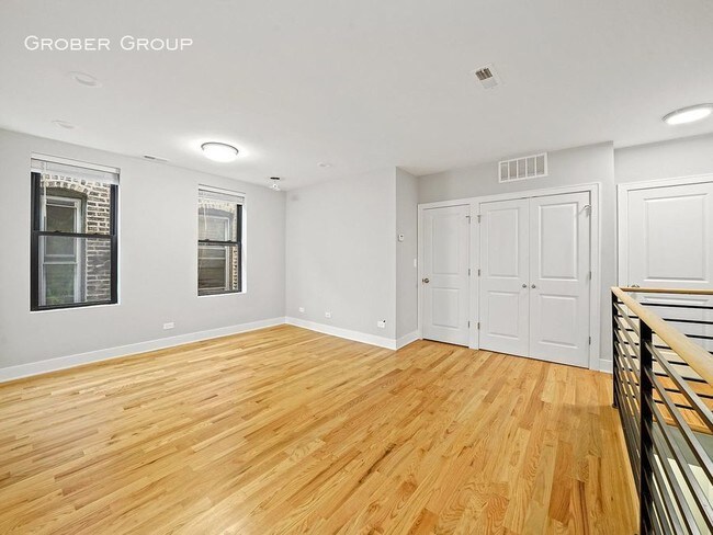 Building Photo - 2018 W 21st Pl - 2M - 1 bed, 1 full bath