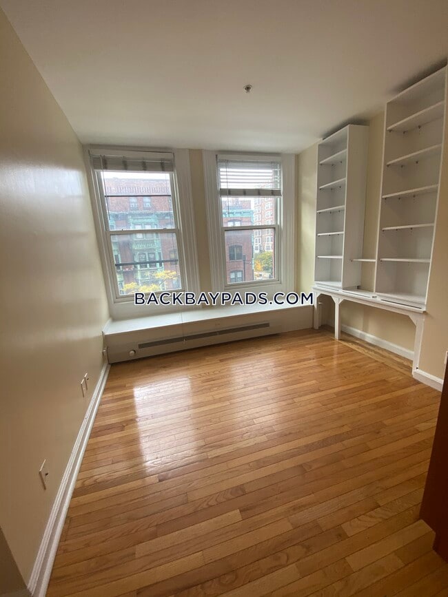 Building Photo - 483 Beacon St