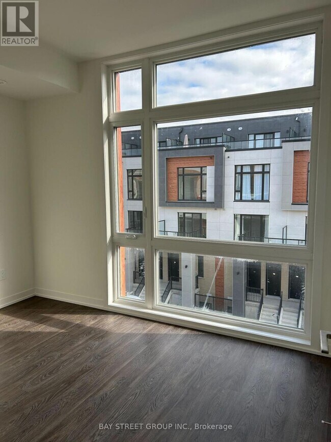 Photo du bâtiment - 6 Steckley House Ln