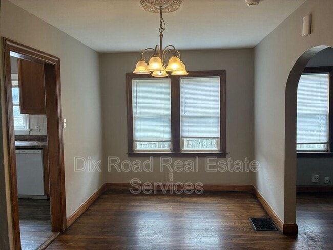 Foto del edificio - 112 Iroquois Ave