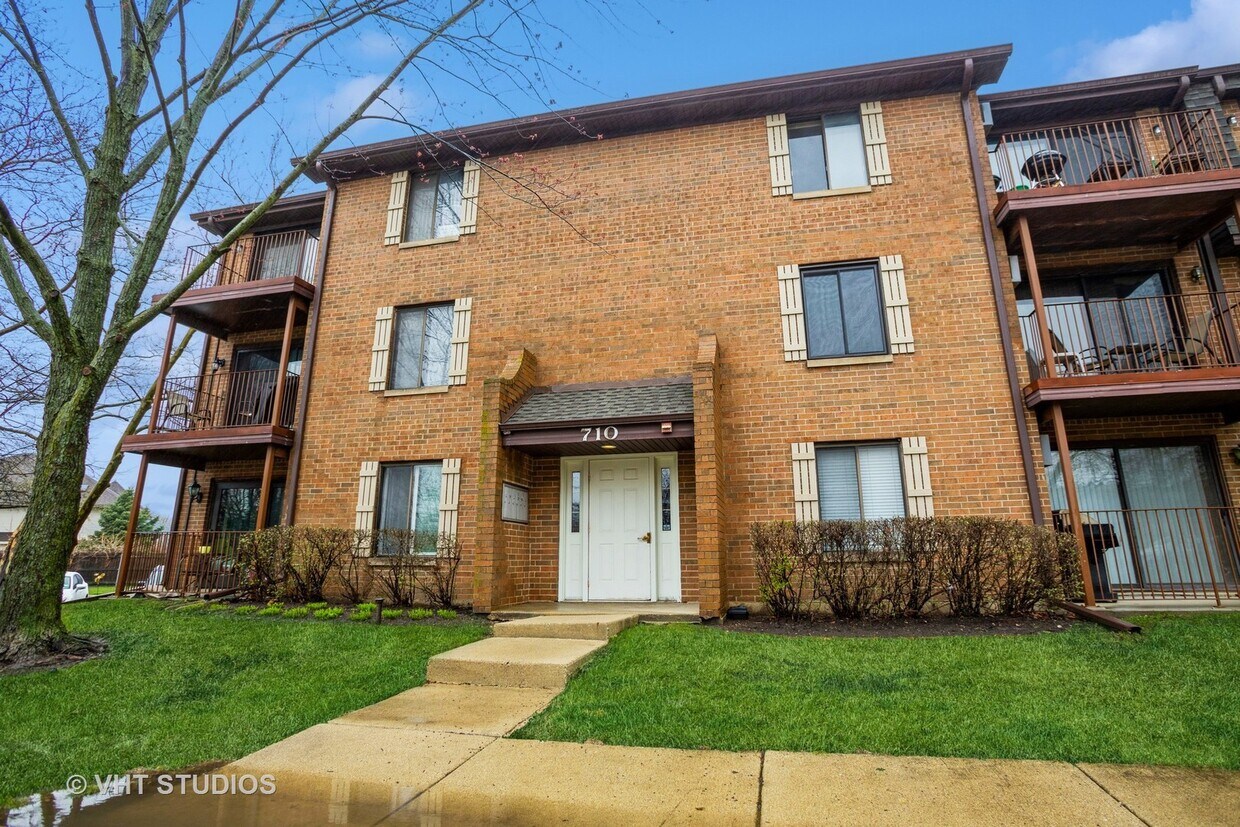 710 Briar Hill Ln Unit 5, Addison, IL 60101 Condo for Rent in Addison