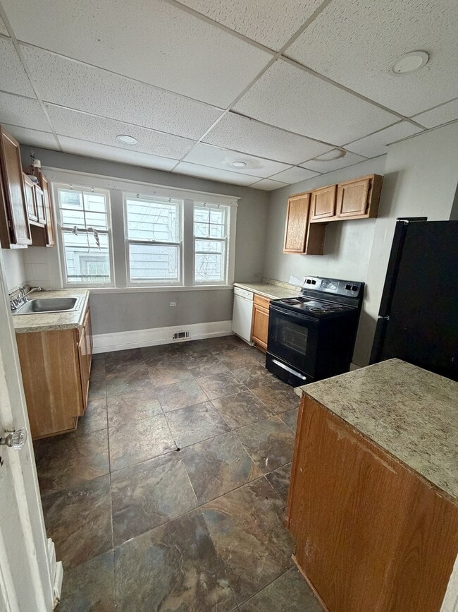 Building Photo - 175 Selye Terrace