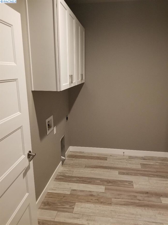 Foto del edificio - New Townhouse in West Richland