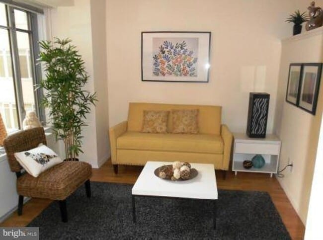 Photo - Fantastic location! Great Large Studio for... Apartment