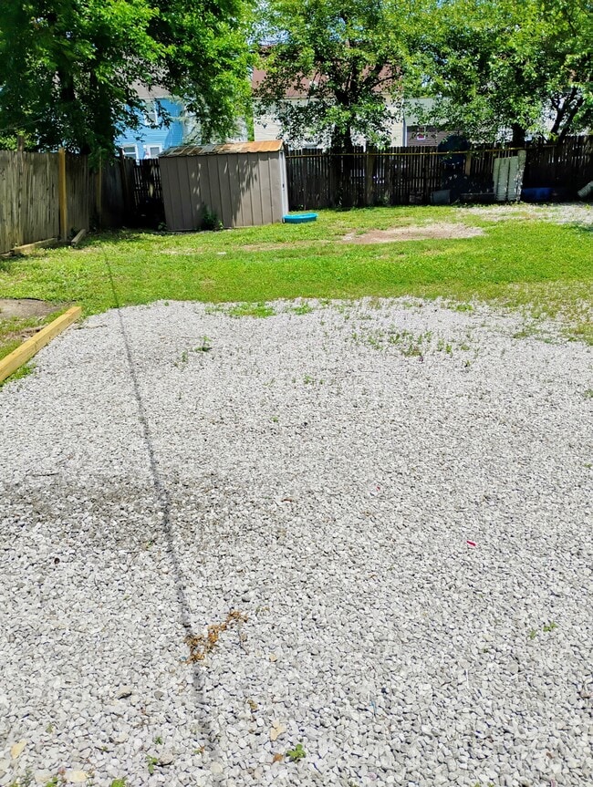 Building Photo - 772 Whitethorne Ave