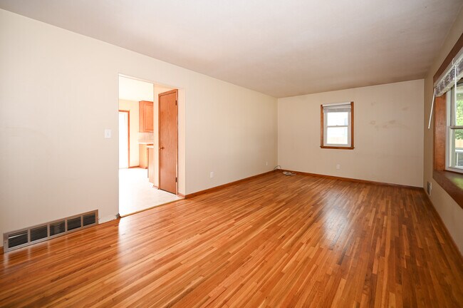 Foto del edificio - 2502 24th Ave NW