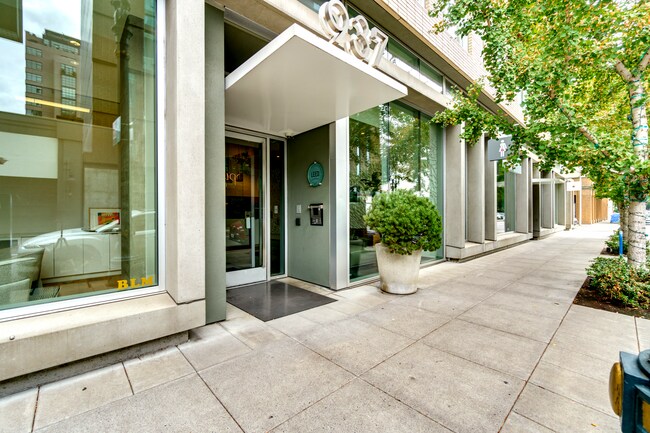 Entrance - 937 NW Glisan St