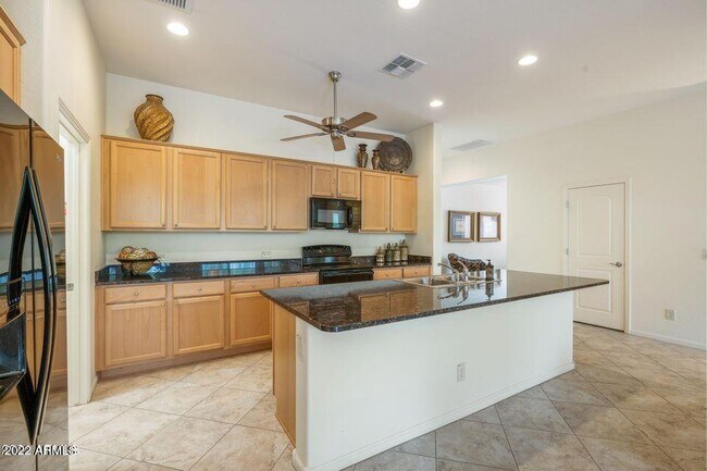 Foto del edificio - 3980 N 164th Dr