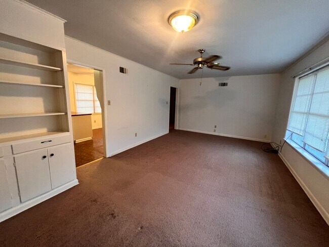 Foto del edificio - SINGLE FAMILY BRICK HOME IN NORTH HIGHLAND