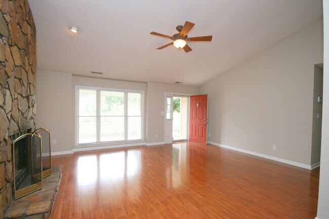 Building Photo - 132 Bibb Dr