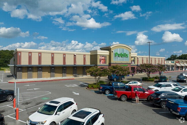 The Publix in Pell City offers an upscale grocery buing experience.