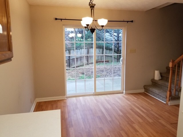 Foto del edificio - 8205 Mecklenburg Ct