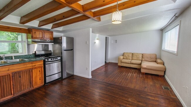 Building Photo - 1709 Cloverlawn Ave
